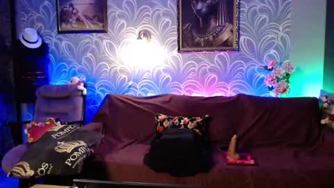 Laura online show from 12.12.24