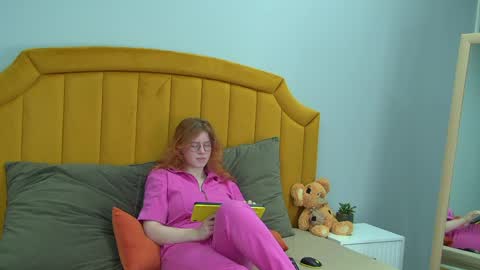Snapshot of lauradennis chatting on 05.26.26 Laura online show from 05.26.26