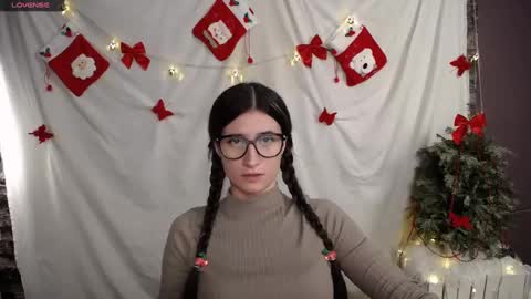 Laura online show from 12.12.24