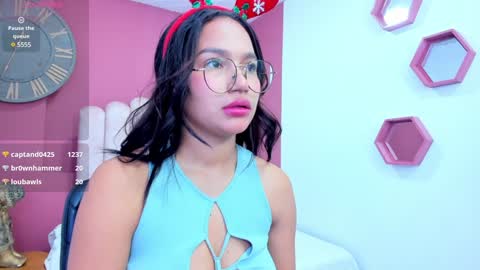 Snapshot of lauraglowing_ chatting on 12.11.24 Laura Glowing online show from 12.11.24