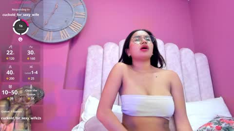 Snapshot of lauraglowing_ chatting on 12.20.24 Laura Glowing online show from 12.20.24