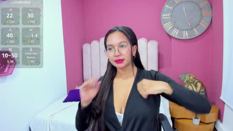 Snapshot of lauraglowing_ chatting on 01.13.25 Laura Glowing online show from 01.13.25