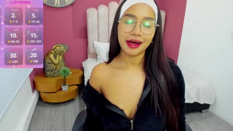 Snapshot of lauraglowing_ chatting on 02.02.25 Laura Glowing online show from 02.02.25