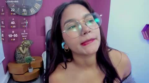 Snapshot of lauraglowing_ chatting on 02.18.25 Laura Glowing online show from 02.18.25
