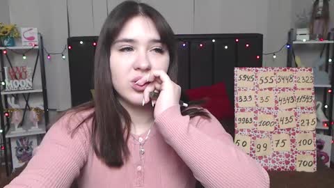 LauraHlot online show from 02.05.25