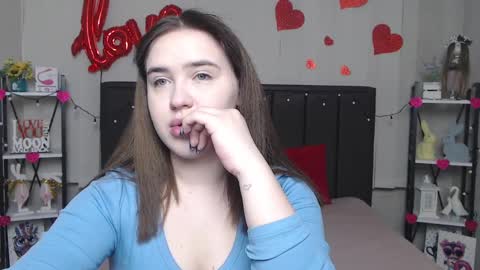 LauraHlot online show from 02.26.25