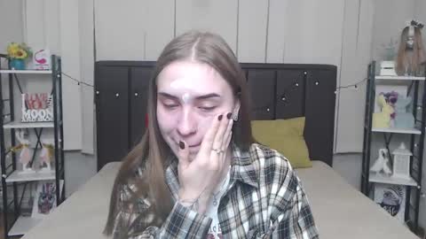 LauraHlot online show from 10.13.25