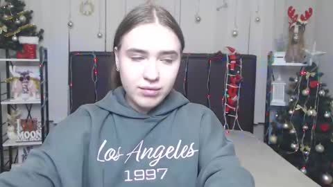 LauraHlot online show from 12.19.25