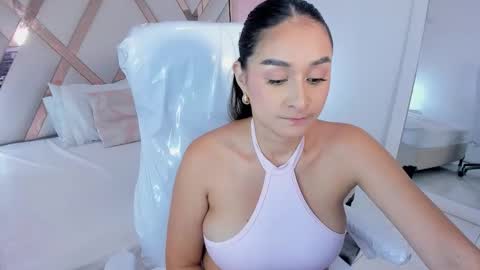 Snapshot of lauraklark chatting on 11.06.25 laura online show from 11.06.25