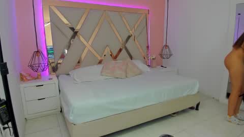 laura  online show from 02.10.26