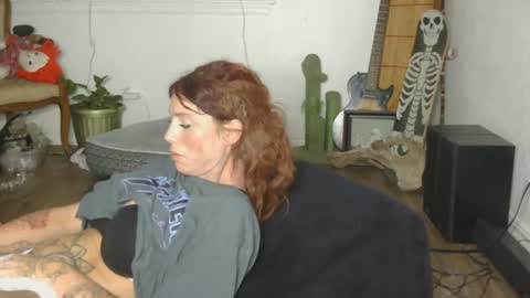 Snapshot of lauralye1983 chatting on 06.13.26 Lilian Banks online show from 06.13.26