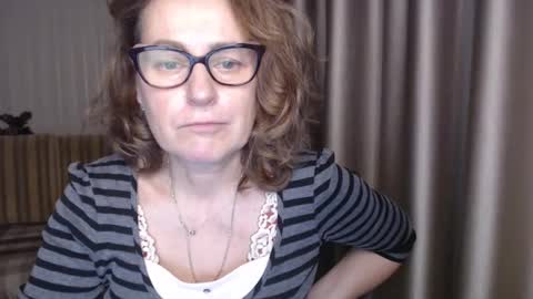 Lauraoven1 online show from 02.12.25