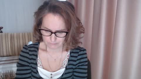 Lauraoven1 online show from 02.13.25