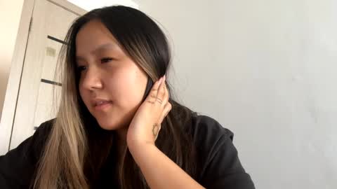 Snapshot of lauraparda chatting on 03.31.26 Miko online show from 03.31.26