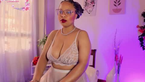 Snapshot of lauraricci_ chatting on 10.15.25 Laurita Aries online show from 10.15.25