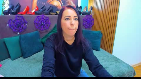 Laura online show from 10.30.25