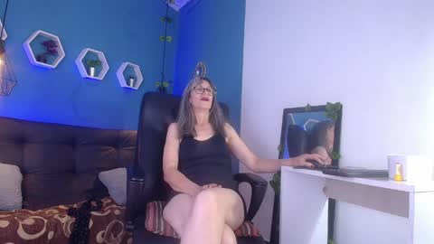 Snapshot of laurasofia45 chatting on 02.27.26 Laura Sofia online show from 02.27.26