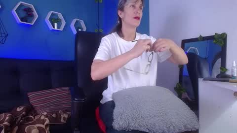 Snapshot of laurasofia45 chatting on 02.28.26 Laura Sofia online show from 02.28.26