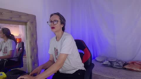 Laura Sofia online show from 04.11.26