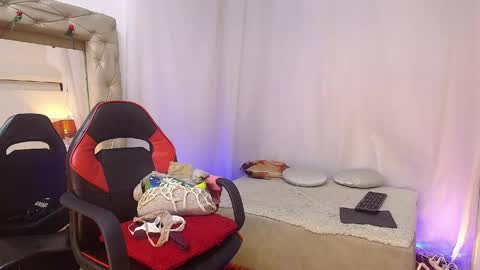 Laura Sofia online show from 04.30.26