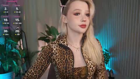  Laura  online show from 09.17.25