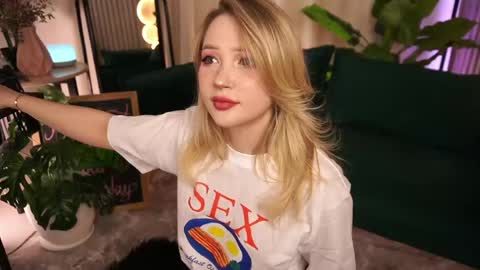  Laura  online show from 04.23.26