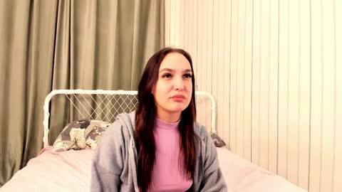 Victoria online show from 11.18.25