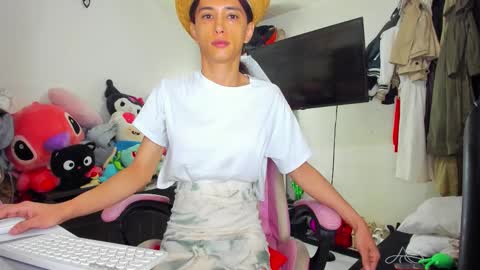 Snapshot of laurencesophiets chatting on 10.27.25 SF online show from 10.27.25