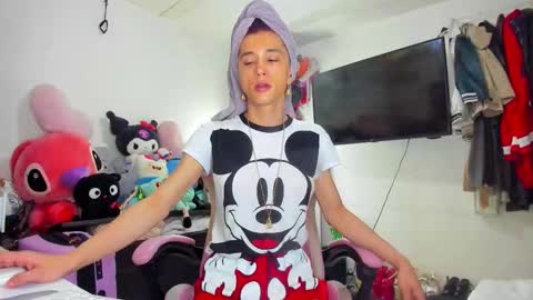 Snapshot of laurencesophiets chatting on 11.07.25 SF online show from 11.07.25