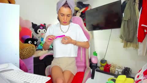 Snapshot of laurencesophiets chatting on 11.15.25 SF online show from 11.15.25