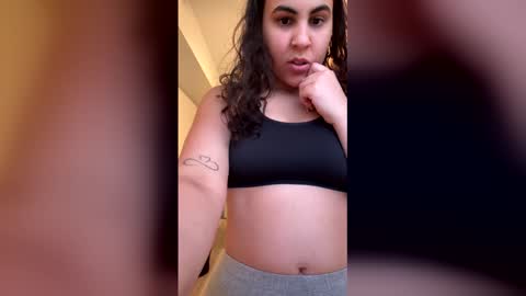 Snapshot of laurenivy chatting on 04.01.26 laurenivy online show from 04.01.26