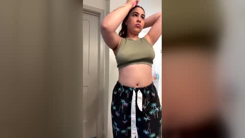 Snapshot of laurenivy chatting on 04.02.26 laurenivy online show from 04.02.26