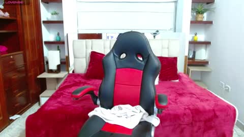 Snapshot of laurent1_ chatting on 01.29.25 laurent online show from 01.29.25