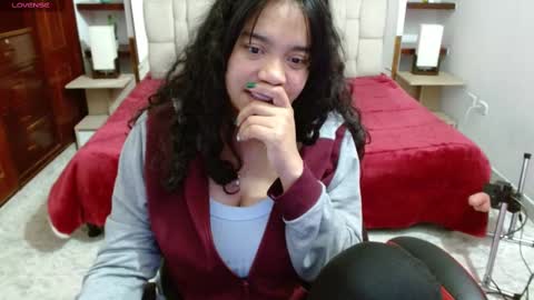 Snapshot of laurent1_ chatting on 03.01.25 laurent online show from 03.01.25