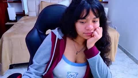 Snapshot of laurent1_ chatting on 10.15.25 laurent online show from 10.15.25