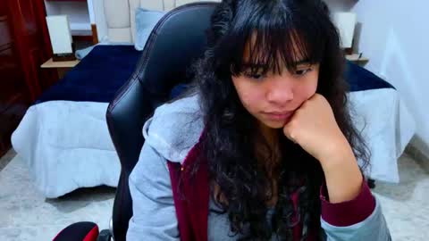 Snapshot of laurent1_ chatting on 10.18.25 laurent online show from 10.18.25