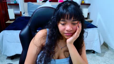 Snapshot of laurent1_ chatting on 10.24.25 laurent online show from 10.24.25