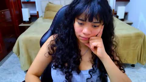 Snapshot of laurent1_ chatting on 12.04.25 laurent online show from 12.04.25