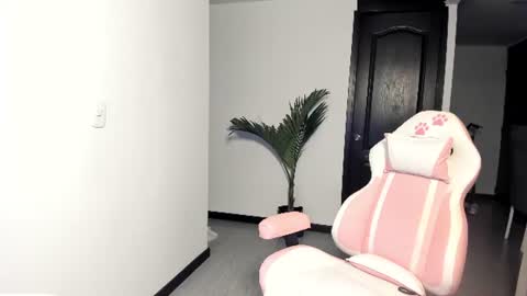 Snapshot of laurent_jones chatting on 07.18.26 daniela angel online show from 07.18.26