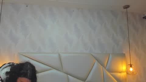 Laurent online show from 11.22.25