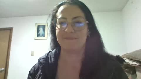 Snapshot of lauryn_jones chatting on 04.28.26 Laury online show from 04.28.26