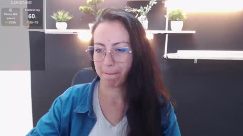 Snapshot of lauryn_jones chatting on 04.29.26 Laury online show from 04.29.26