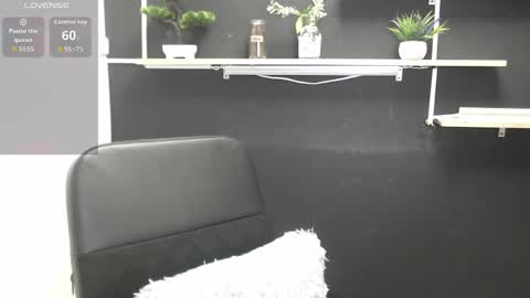 Snapshot of lauryn_jones chatting on 06.06.26 Laury online show from 06.06.26