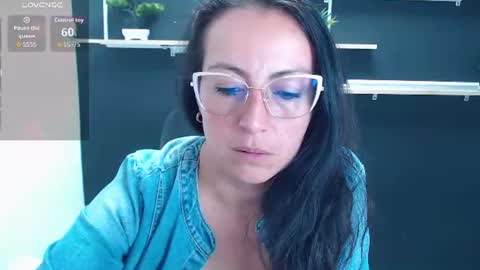 Snapshot of lauryn_jones chatting on 06.26.26 Laury online show from 06.26.26