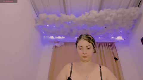 Lauu G online show from 01.23.25