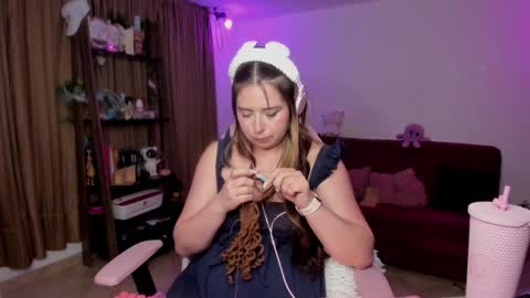 Snapshot of lauu_r chatting on 01.21.25 online show from 01.21.25