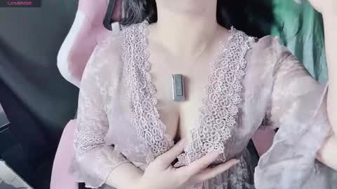 Snapshot of lavender_02 chatting on 02.06.26 Tina online show from 02.06.26