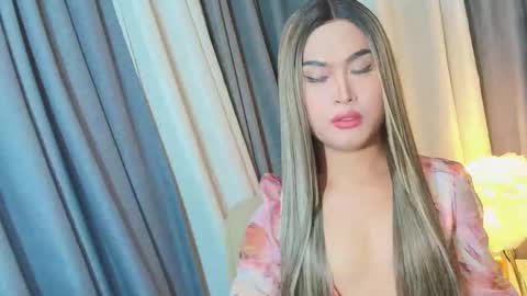 Snapshot of lavictoria_ladyboy chatting on 09.18.25 Victoria online show from 09.18.25