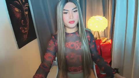 Snapshot of lavictoria_ladyboy chatting on 10.21.25 Victoria online show from 10.21.25