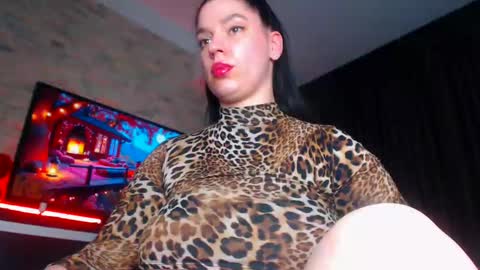 Snapshot of laya_moon chatting on 10.26.25 LayaMoon online show from 10.26.25